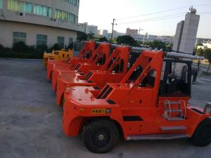 Carrello elevatore per uso container 28T