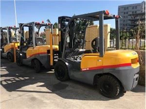 3 tonnellate diesel piccolo carrello elevatore lavoro in contenitore e magazzino attacco side shift