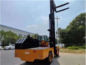 Carrello elevatore con caricatore laterale da 6 tonnellate